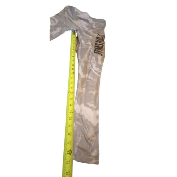 Gymshark Women's Size XSmall Scrunch Butt Leggings - Picture 3 of 4